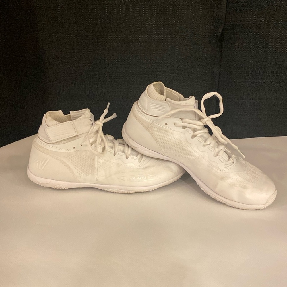 Varsity Aeros Elite size 9